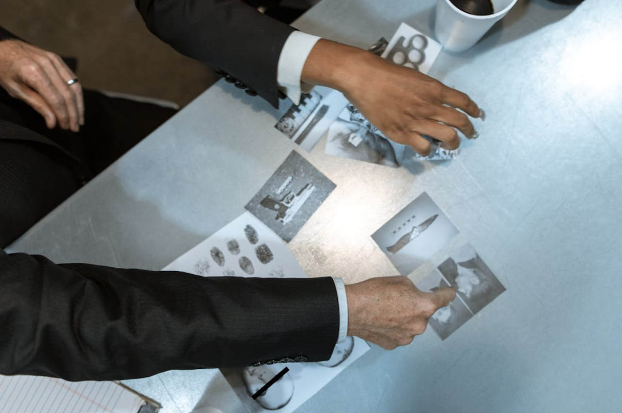 empresa de detectives privados haciendo una investigacion